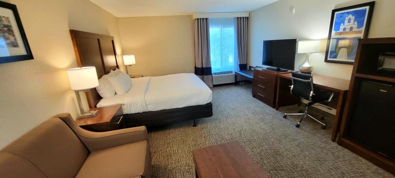 Spark By Hilton San Antonio Airport Exterior photo