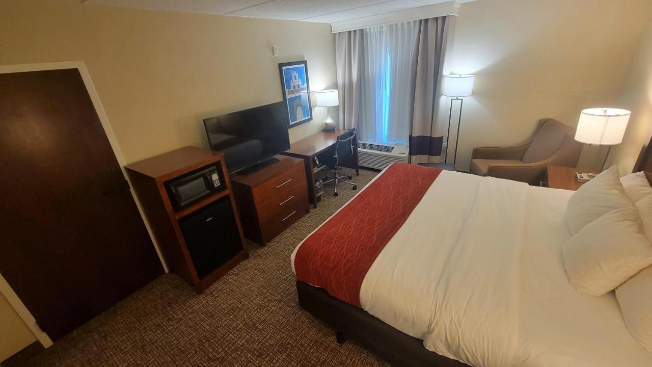 Spark By Hilton San Antonio Airport Exterior photo