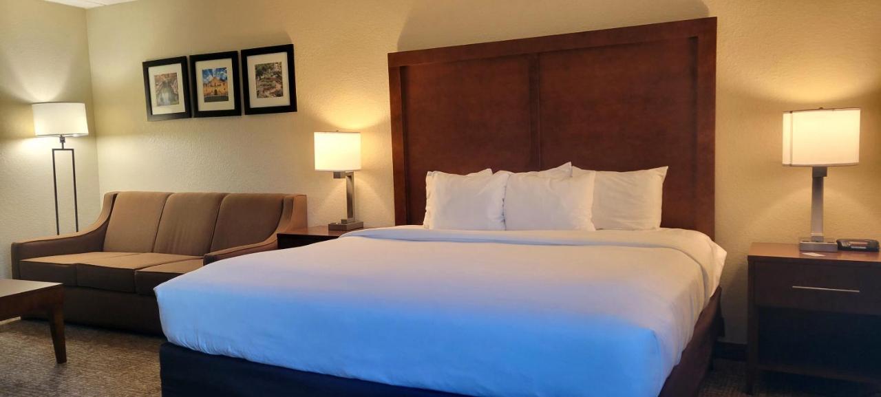 Spark By Hilton San Antonio Airport Exterior photo