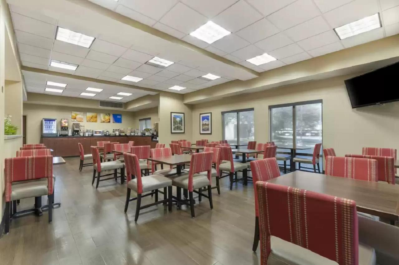 Spark By Hilton San Antonio Airport Exterior photo