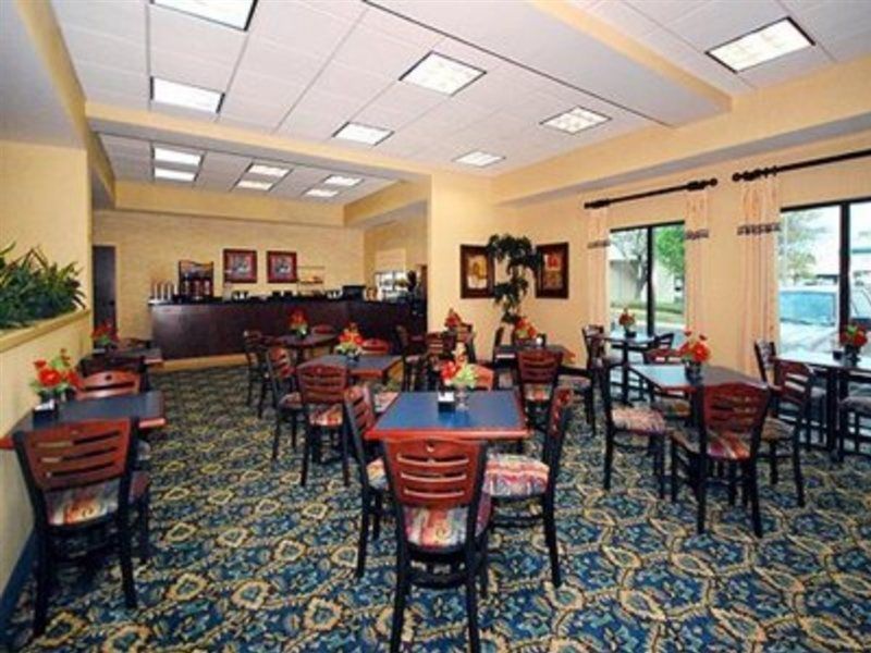 Spark By Hilton San Antonio Airport Exterior photo